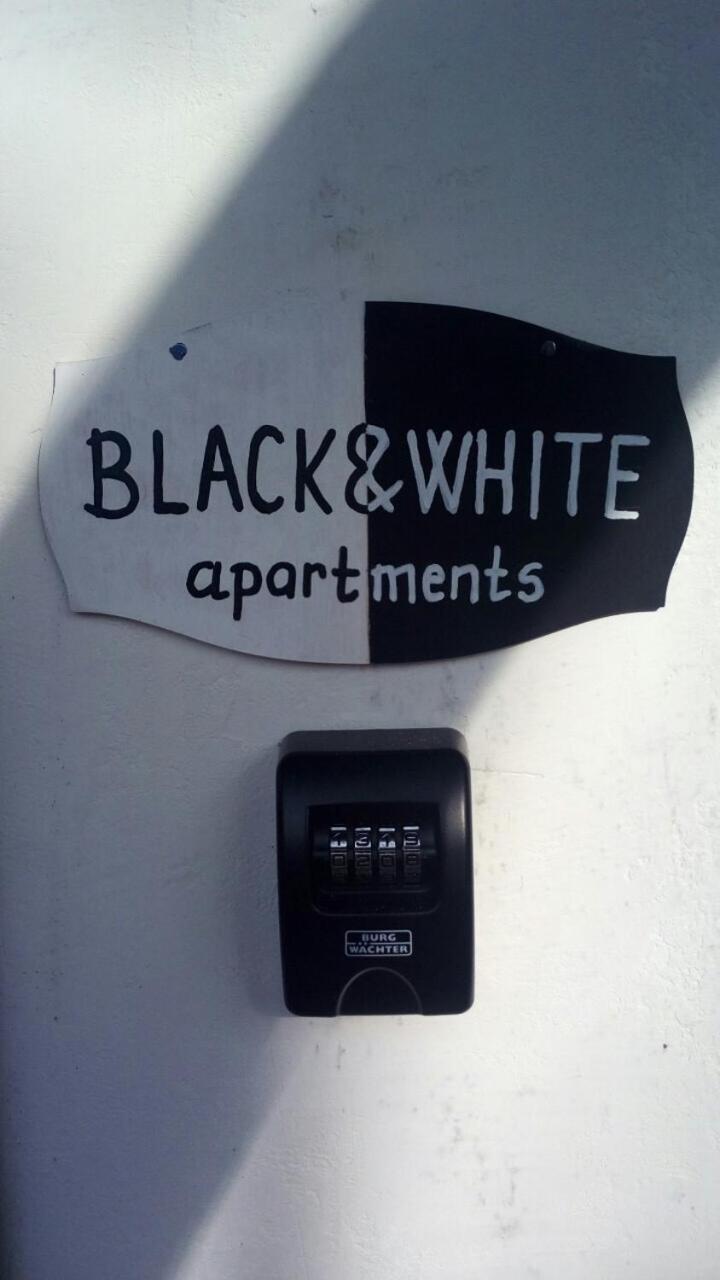 Black & White Apartments - White Eger Extérieur photo